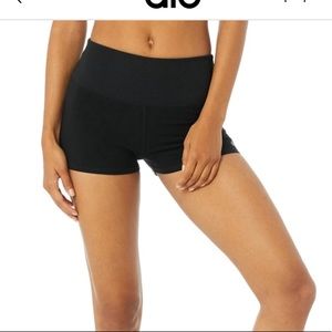 NWOT Alo Alosoft Aura Short